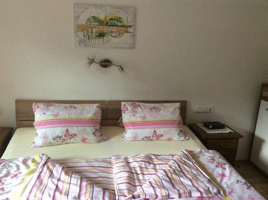 Hotel Haus Eder Burgi Nikolsdorf Pokój zdjęcie