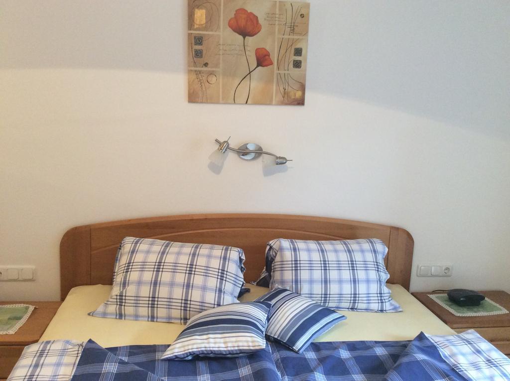 Hotel Haus Eder Burgi Nikolsdorf Pokój zdjęcie
