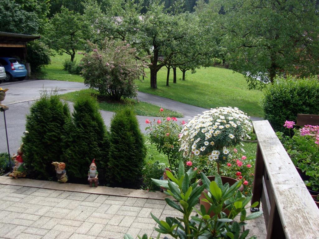 Hotel Haus Eder Burgi Nikolsdorf Zewnętrze zdjęcie