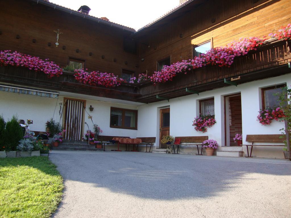Hotel Haus Eder Burgi Nikolsdorf Zewnętrze zdjęcie