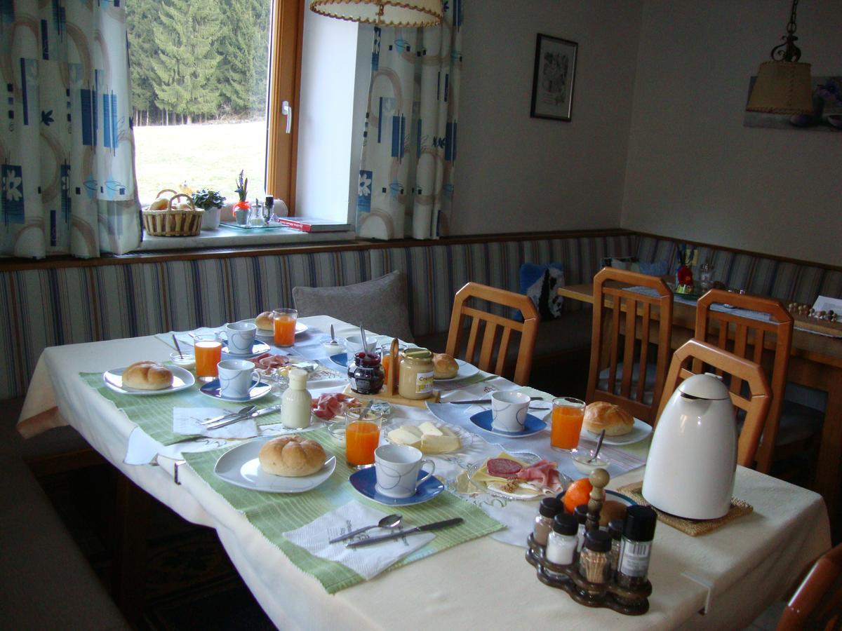 Hotel Haus Eder Burgi Nikolsdorf Zewnętrze zdjęcie