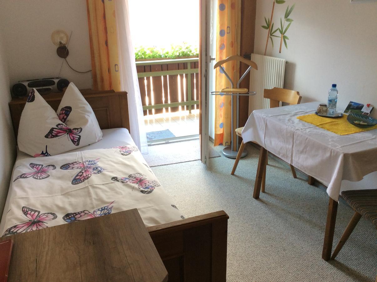 Hotel Haus Eder Burgi Nikolsdorf Pokój zdjęcie
